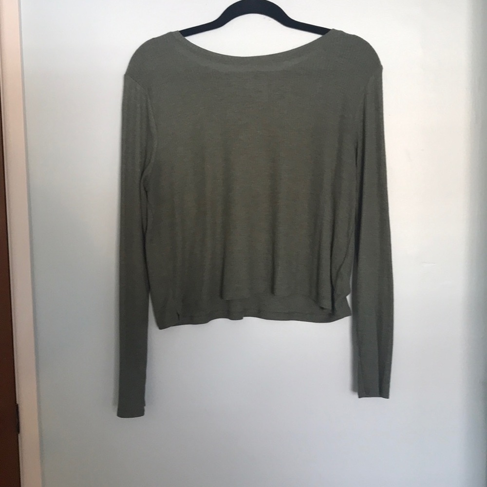 Green long sleeve crop top!